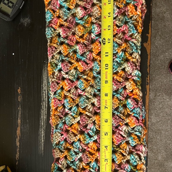 Handmade short infinty scarf - Picture 5 of 6